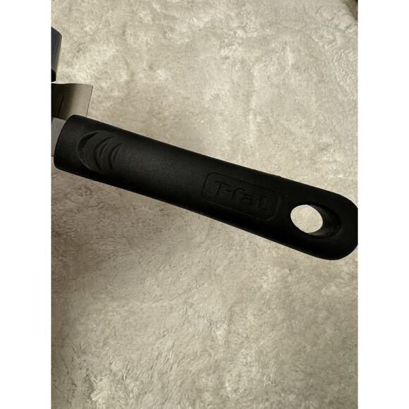 T-fal 'Total Non Stick' Frying Pan 8" Black - Thermo-Spot Heat Indicator - Picture 5 of 5